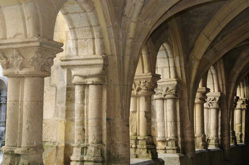 Abbaye de Montbenoît : étape de la Grande Traversée du Jura